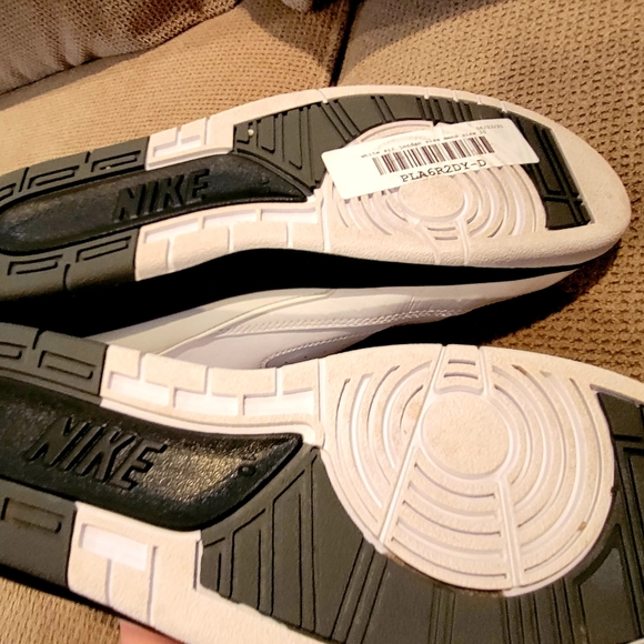 EUC AIR JORDAN'S - Picture 7 of 11